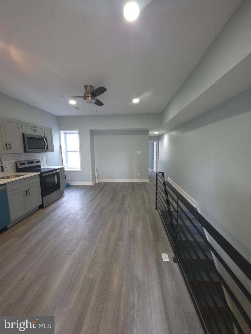 Building Photo - 1133 W Somerset St