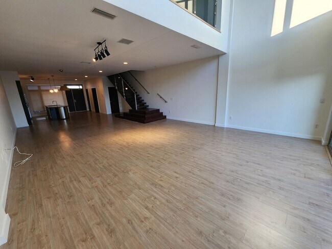 Building Photo - Exceptional Two Level 3 bedroom Condo in upscale Luxe Lofts