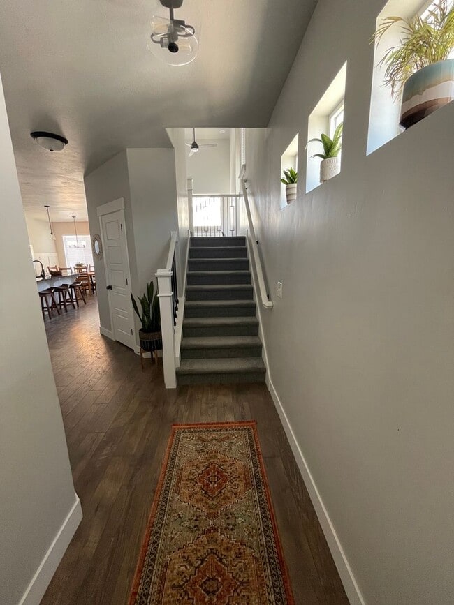 Building Photo - 3 Bed / 2.5 Bath Beautiful Lehi Home – $2,...