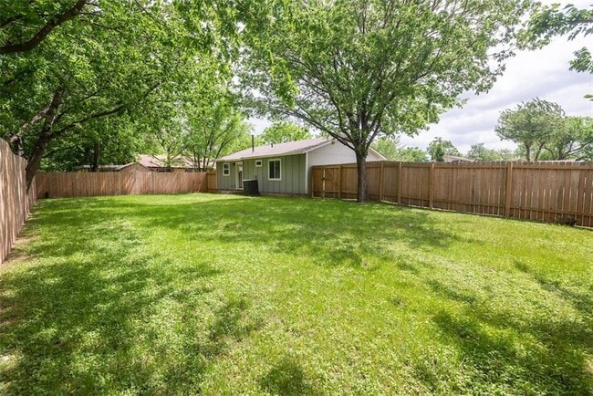 Building Photo - 6026 Bluebell Cir