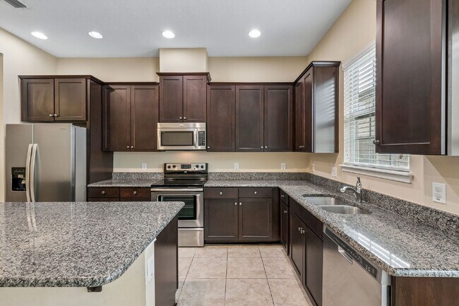 Building Photo - Your Spacious Lake Mary Home Awaits | 4BR, 3.5BA & Resort Amenities