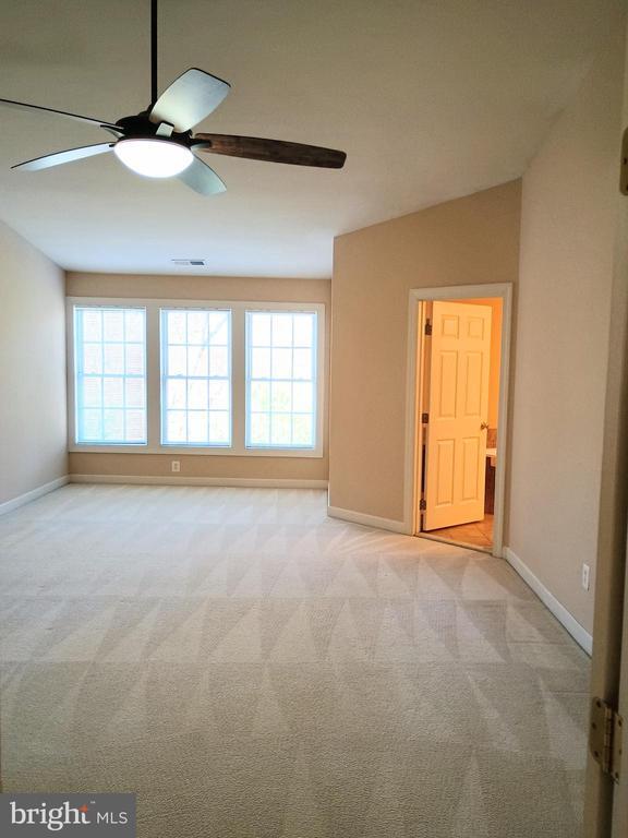 Building Photo - 1043 Hotchkiss Pl