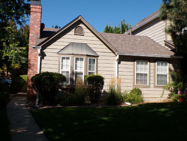 Building Photo - Great Littleton Location! 2 bedroom, 1 bathroom (96CH#A)