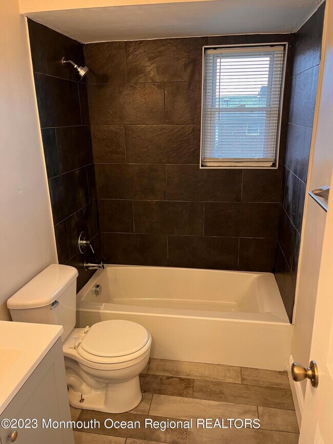 Building Photo - 250B Sawmill Rd