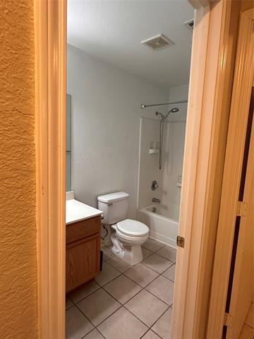 Building Photo - 809 Essex Dr