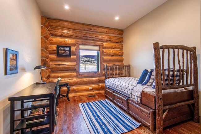 Building Photo - 1330 Larsen Ln