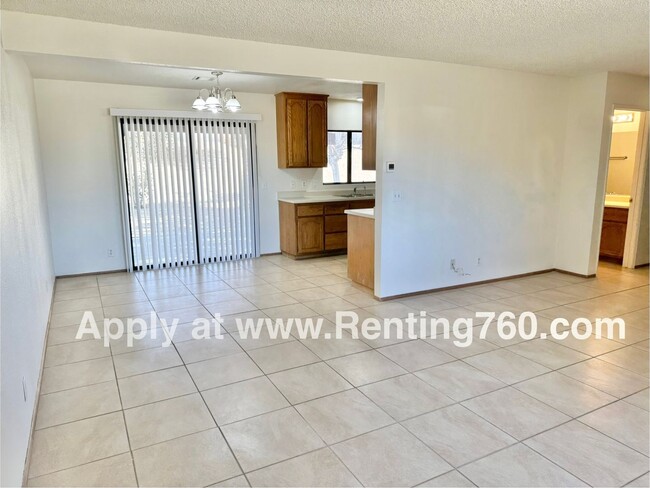 Building Photo - Beautiful and Spacious 3 Bedroom 2 Bathroo...