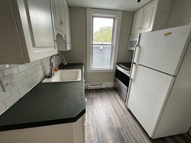 Building Photo - 512 W Orange St