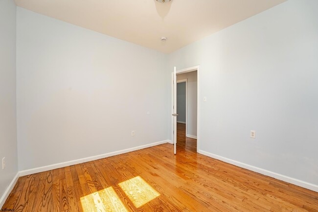 Building Photo - 222 S Rhode Island Ave