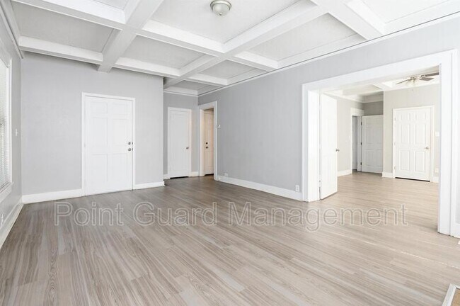 Building Photo - 3323 Victor Pl