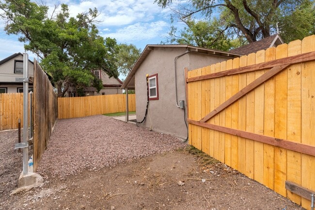 Building Photo - Carriage House near Downtown Pueblo!