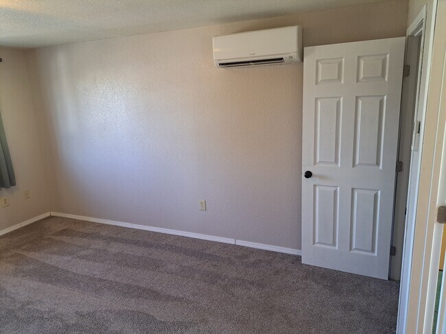 East master bedroom - 15815 NE 69th St