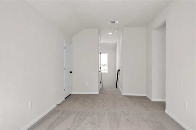 Building Photo - 302 Willow Heights Drive