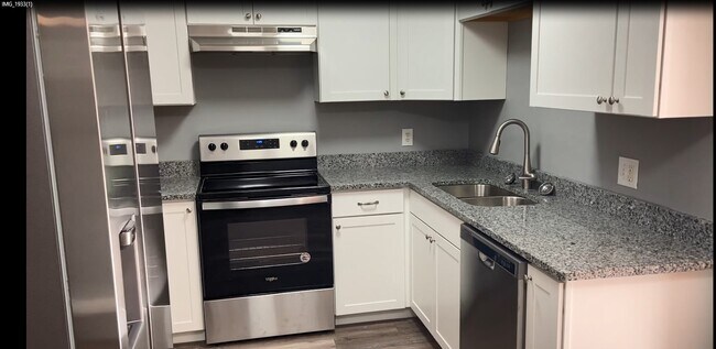 Building Photo - 101 Blaylock St