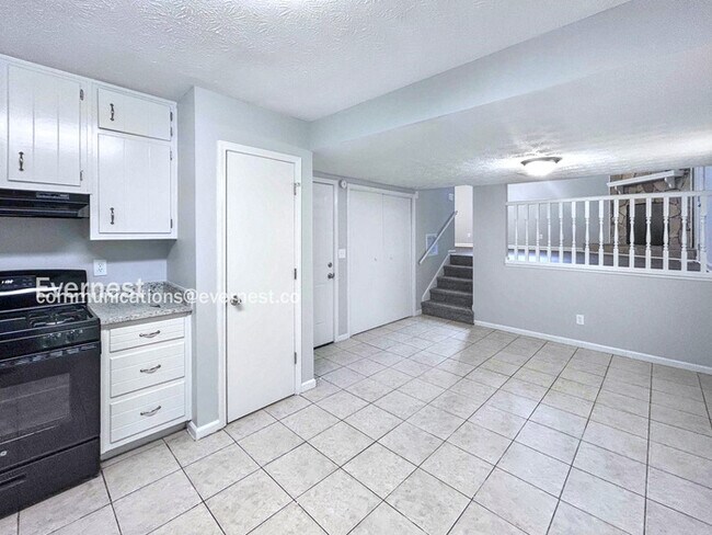 Building Photo - 2083 Phillips Rd