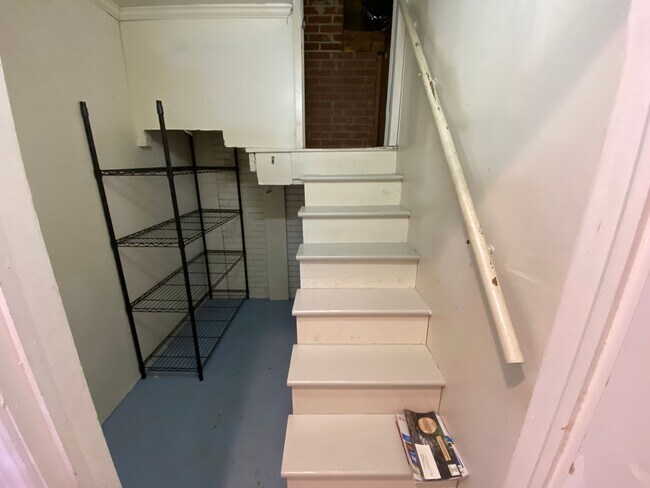 Building Photo - Amazing Brick 3 bedroom 2 bathroom rental ...