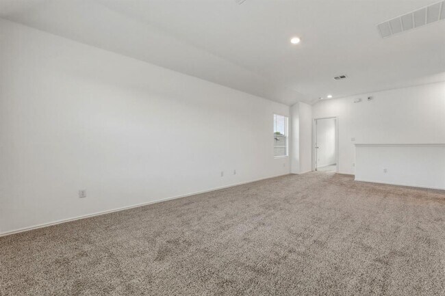 Building Photo - 913 Legends Ln