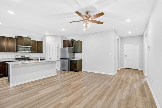 Building Photo - 1626 Comfy Wy