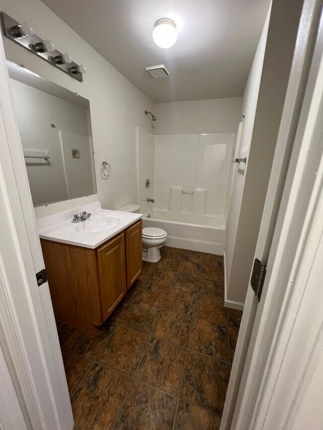 Building Photo - 112 Horseshoe Valley Dr