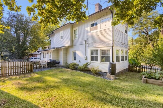 Building Photo - 514 W Ontario Ave SW
