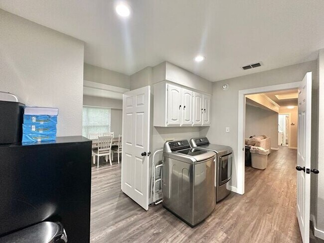 Building Photo - Updated 3-Bedroom 2.5 Bath Retreat in Whit...