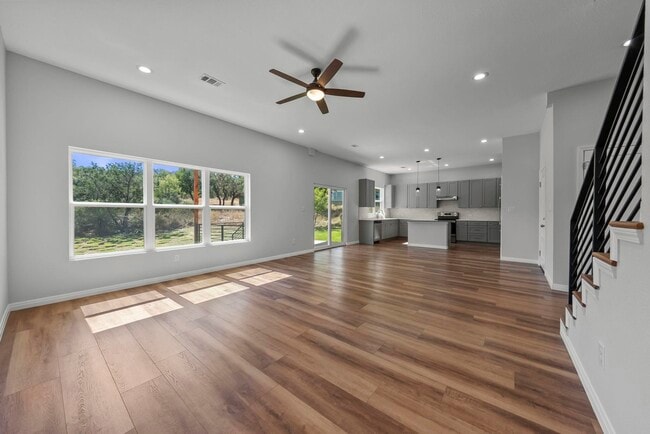 Building Photo - 105 Out Yonder