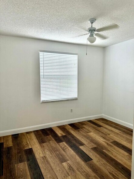 Building Photo - 2080 Greenview Shores Blvd