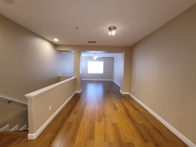 Building Photo - Elk Grove Condo Condo