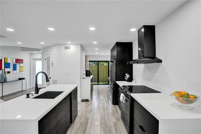 Building Photo - 91 NE 17th Ct