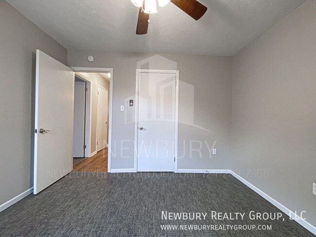 Building Photo - Spacious 2-Bedroom Apartment in a Serene C...