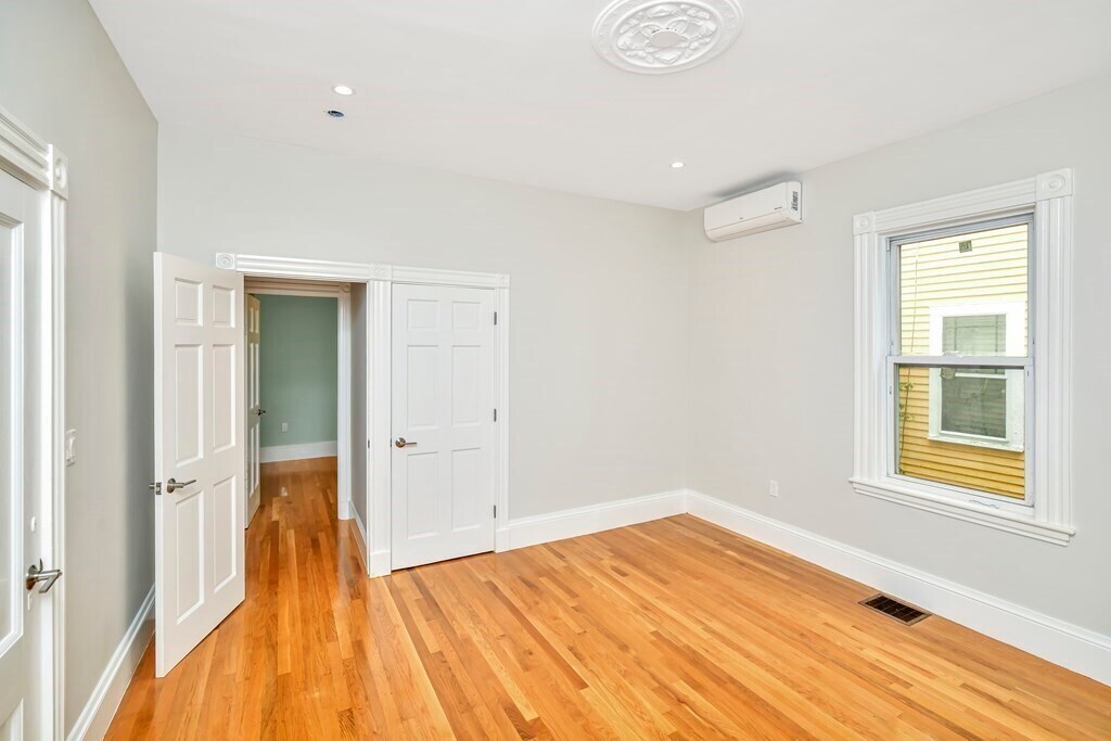 Building Photo - 20 Thornley St