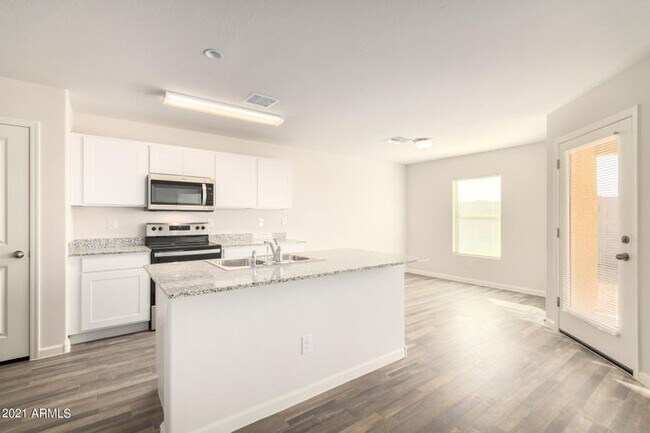 Building Photo - 1203 W Elm Ave