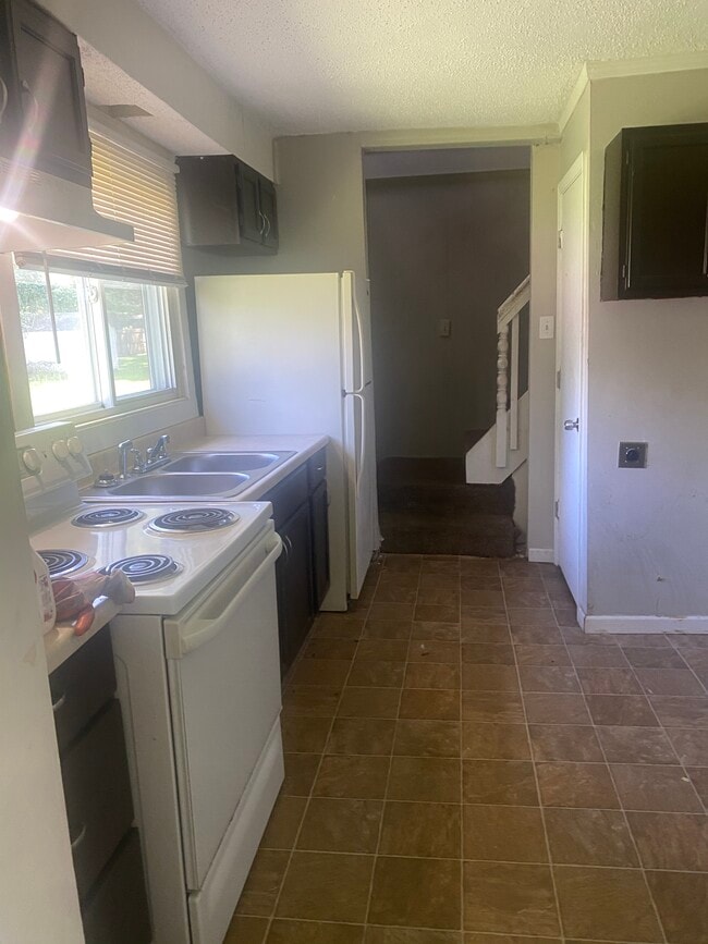 Kitchen Area - 32 Barcelona Ave