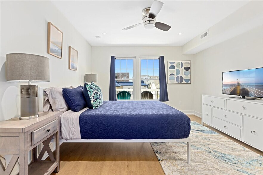 Building Photo - 1 N Austin Ave