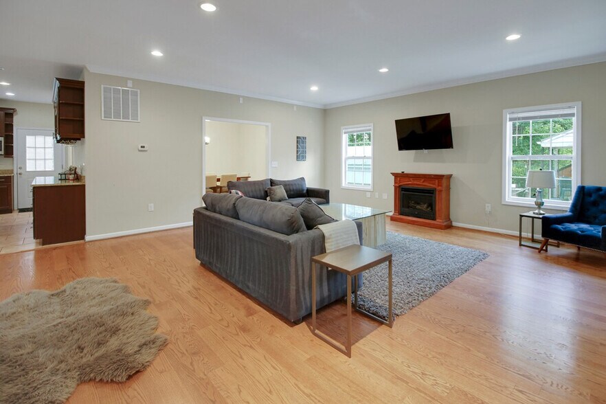 Building Photo - 6112 Wooten Dr