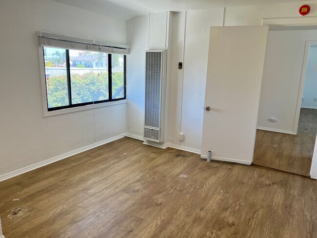 Building Photo - 3 Bedrooms 1 Bath Apt. in Kensington