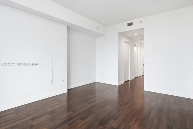 Building Photo - 3030 NE 188th St
