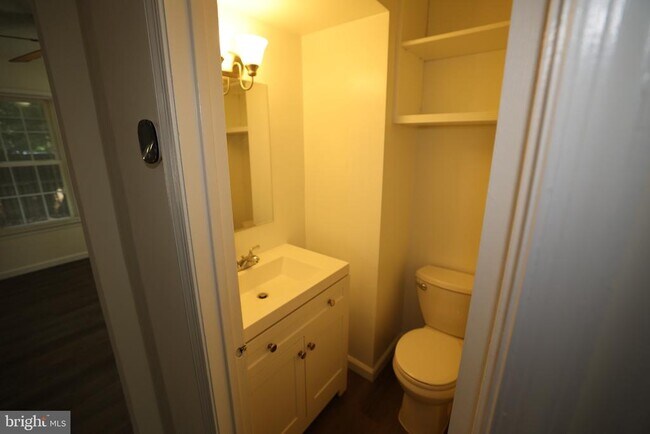 Building Photo - 2400 Ansdel Ct