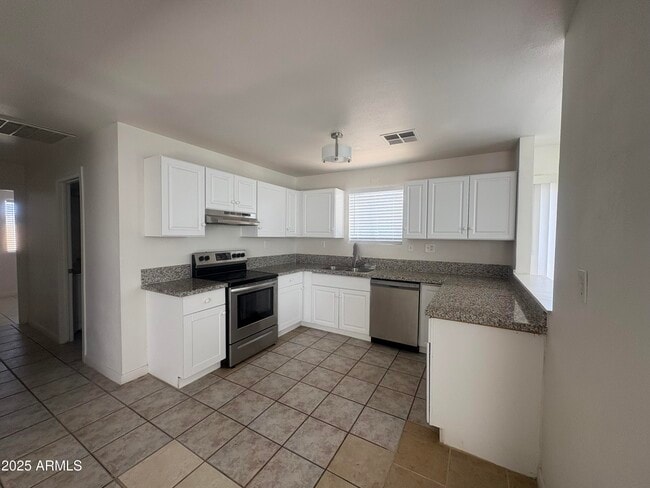 Building Photo - 2642 E Kings Ave