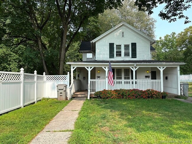 Primary Photo - 35 Circle St