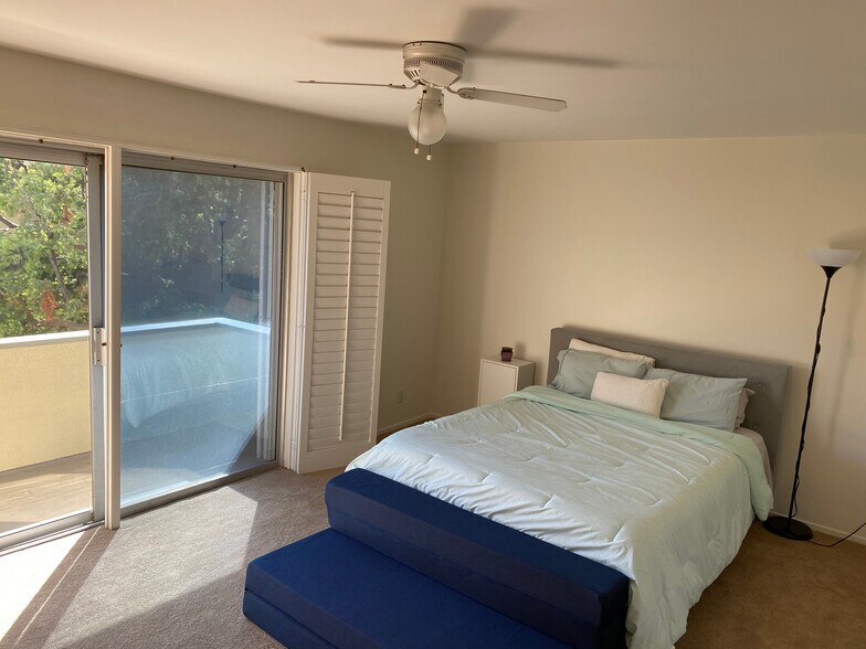 Bedroom & balcony - 2311 4th St