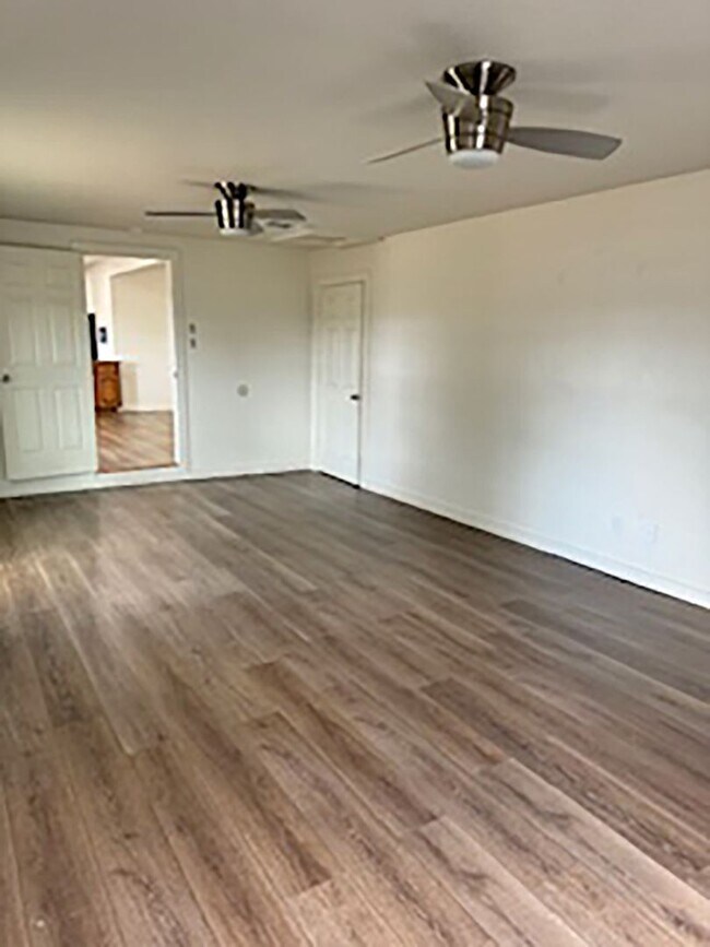 Building Photo - Great 3 Bdrm 2 Bath Home in Denton Tx