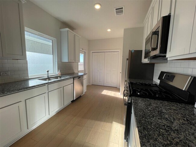 Building Photo - 340 Kenai Dr