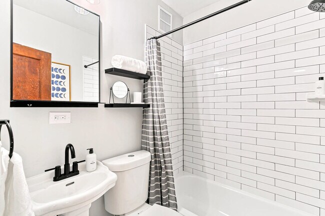 Building Photo - 1666 Detroit St