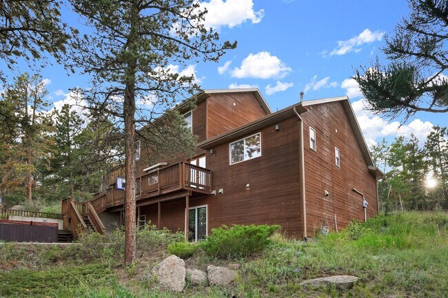 Building Photo - 687 Crescent Lake Rd