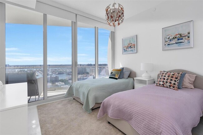 Building Photo - 16901 Collins Ave