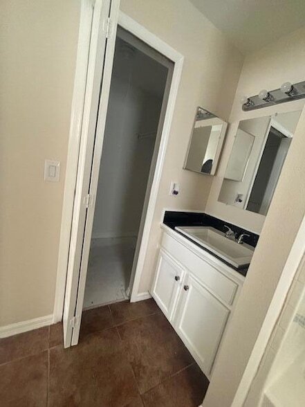 Building Photo - 6 Rymm Pl