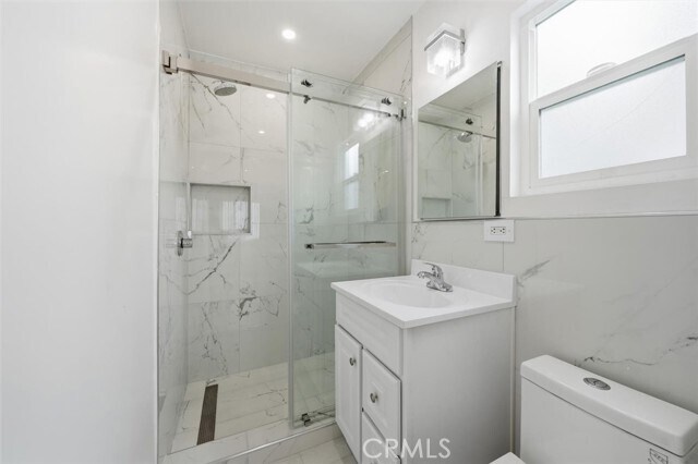 Building Photo - 220 39th St