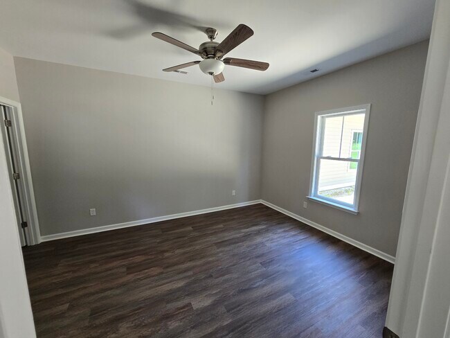 Building Photo - 814 Jackson Dr