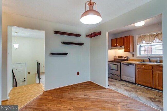 Building Photo - Brick Split Foyer With Large Backyard, 2 K...